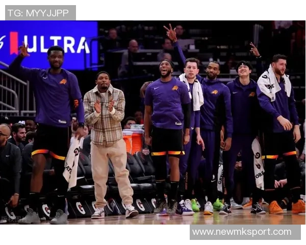 布克展望未来球队成长期待每场比赛的胜利与进步 布克展望未来球队成长期待每场比赛的胜利与进步