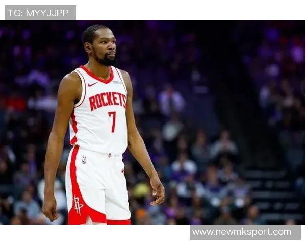 杜兰特三节表现抢眼15投8中贡献22分5篮板1助攻2盖帽第三节状态略有下滑