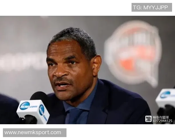 迈阿密外租中场克雷马斯基荣膺美国年度最佳年轻球员称号